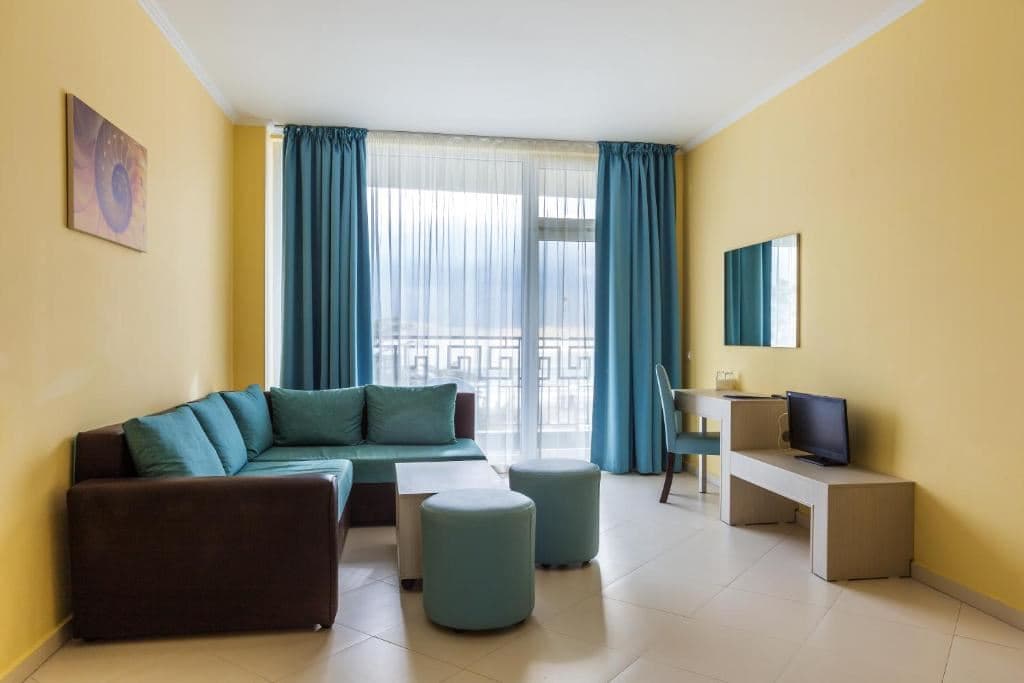 rooms-one-bedroom-apartment-sea-view