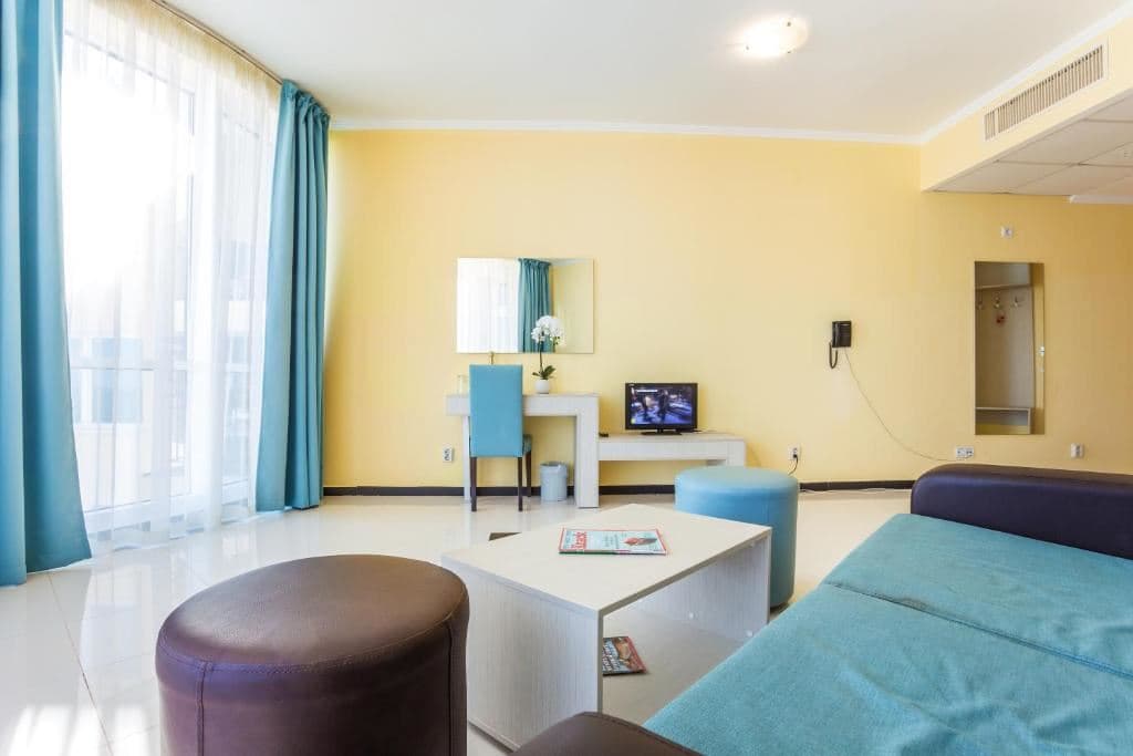rooms-one-bedroom-apartment-sea-view