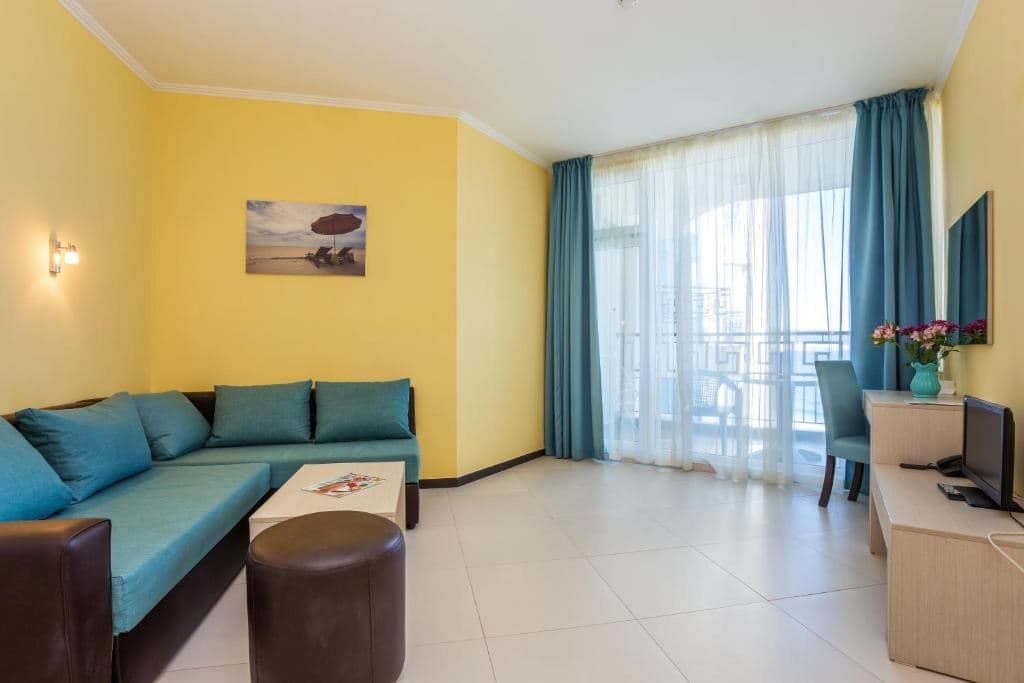 rooms-one-bedroom-apartment-sea-view