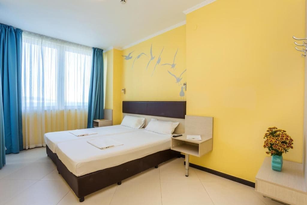 rooms-one-bedroom-apartment-sea-view