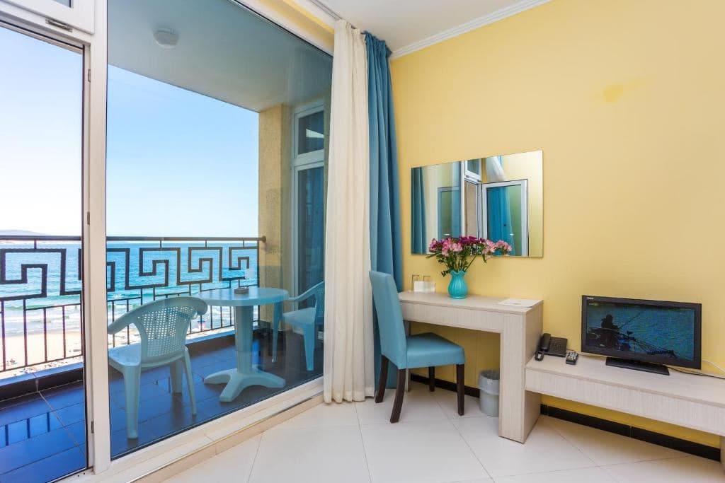 rooms-one-bedroom-apartment-sea-view