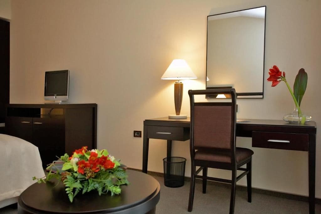 rooms-room-balcony