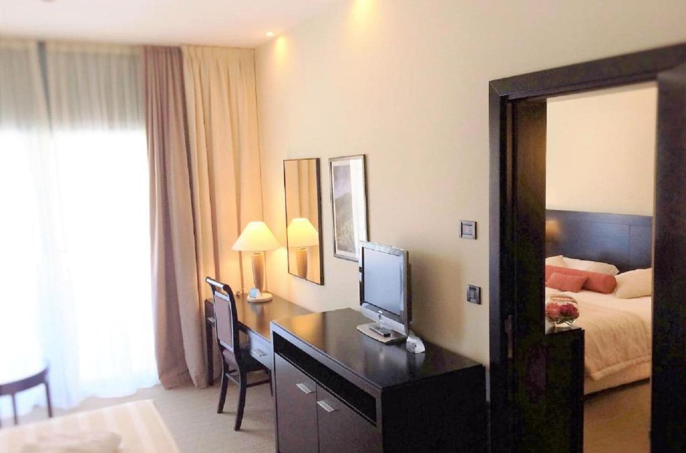 rooms-family-room-balcony