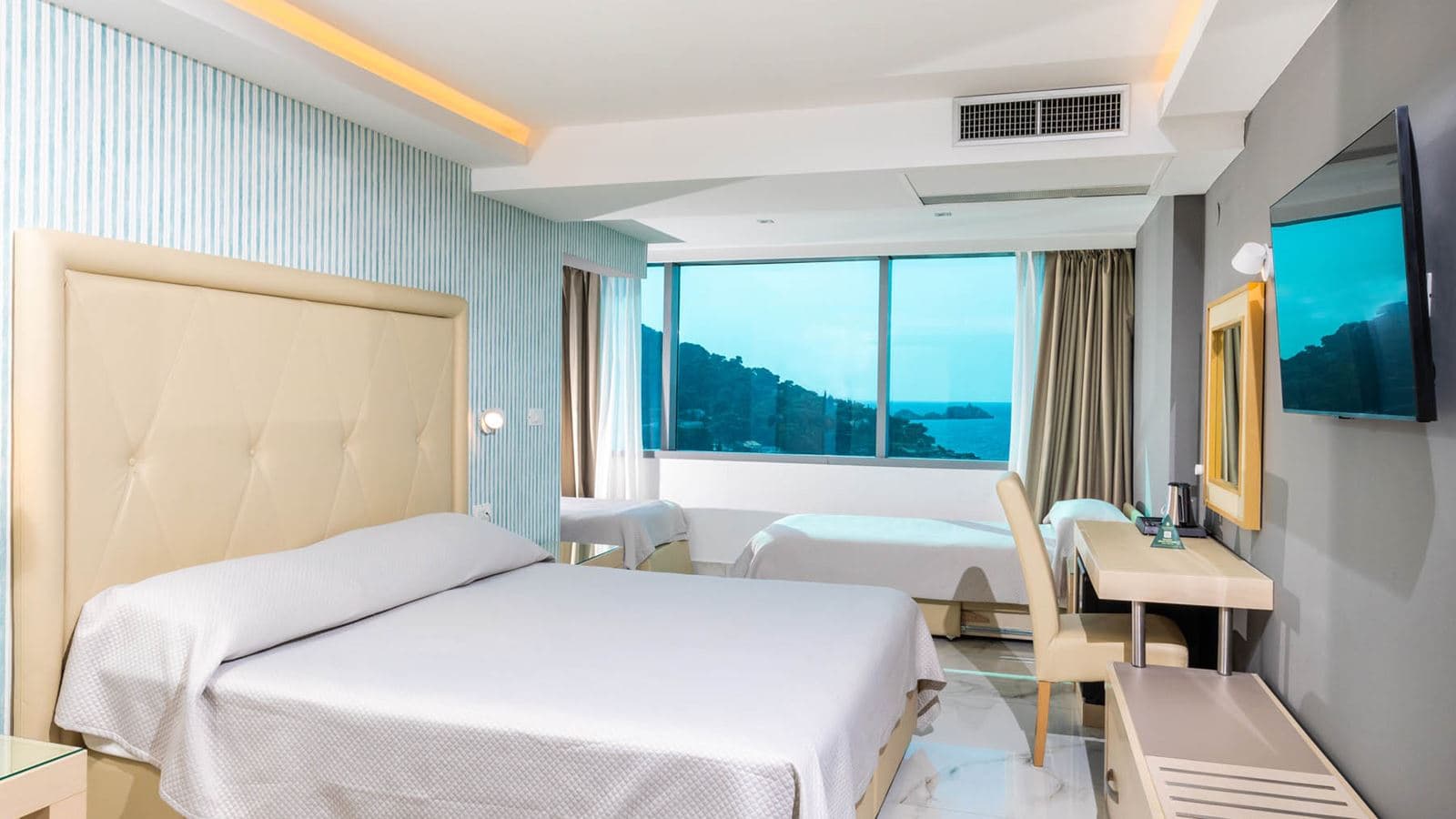 rooms-room-balcony