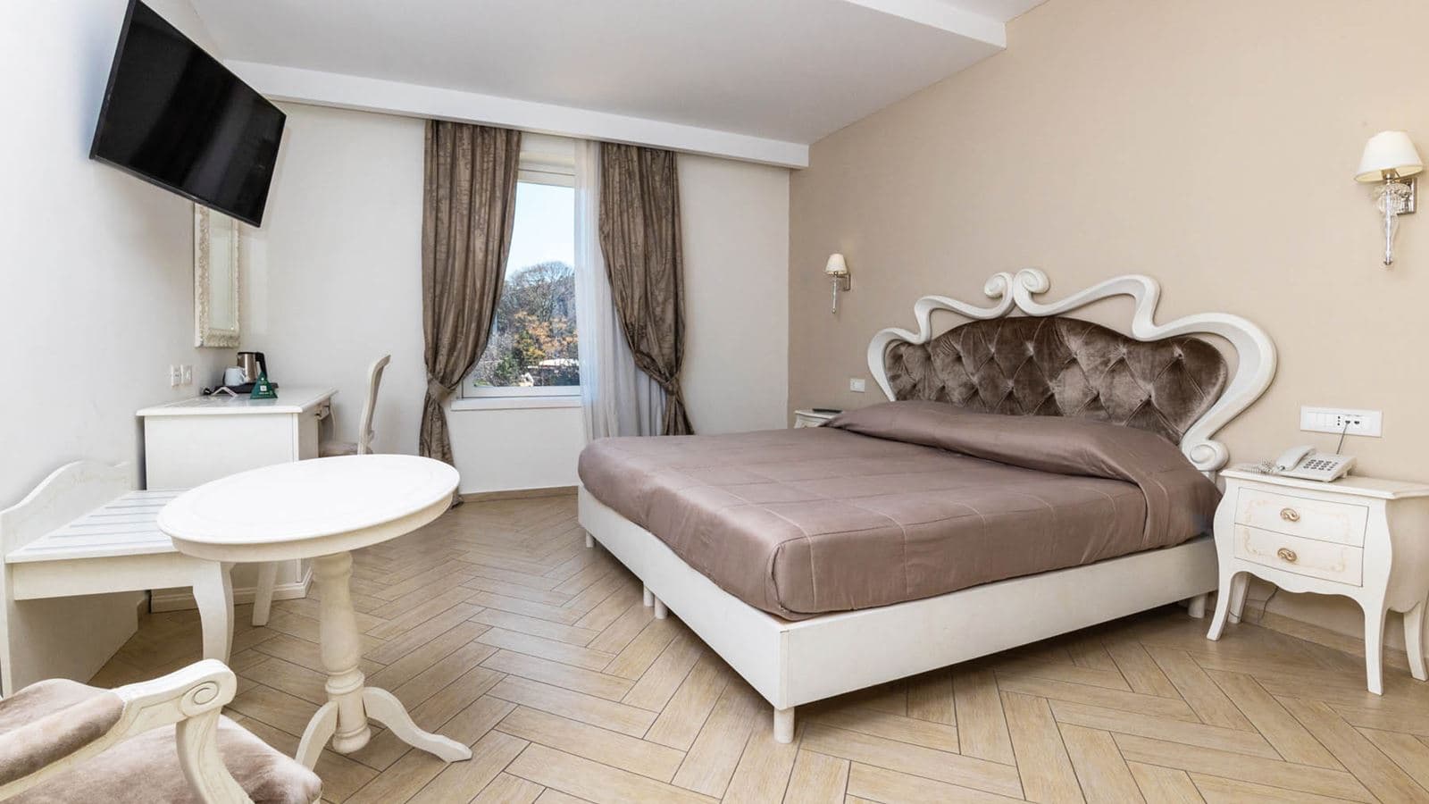 rooms-annex-room-balcony