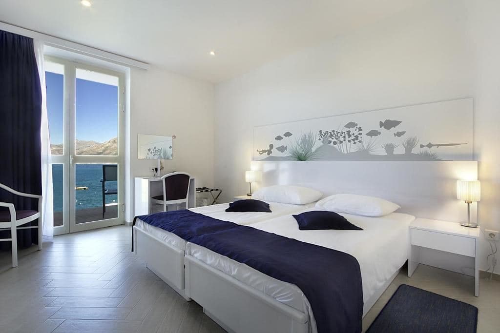 rooms-classic-room-seaview-balcony