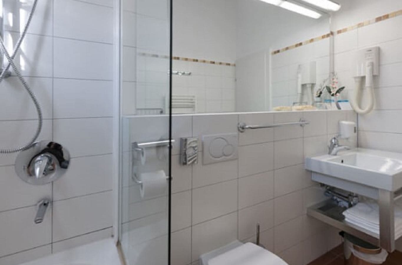 rooms-1-bedroom-apartment-balcony-or-terrace
