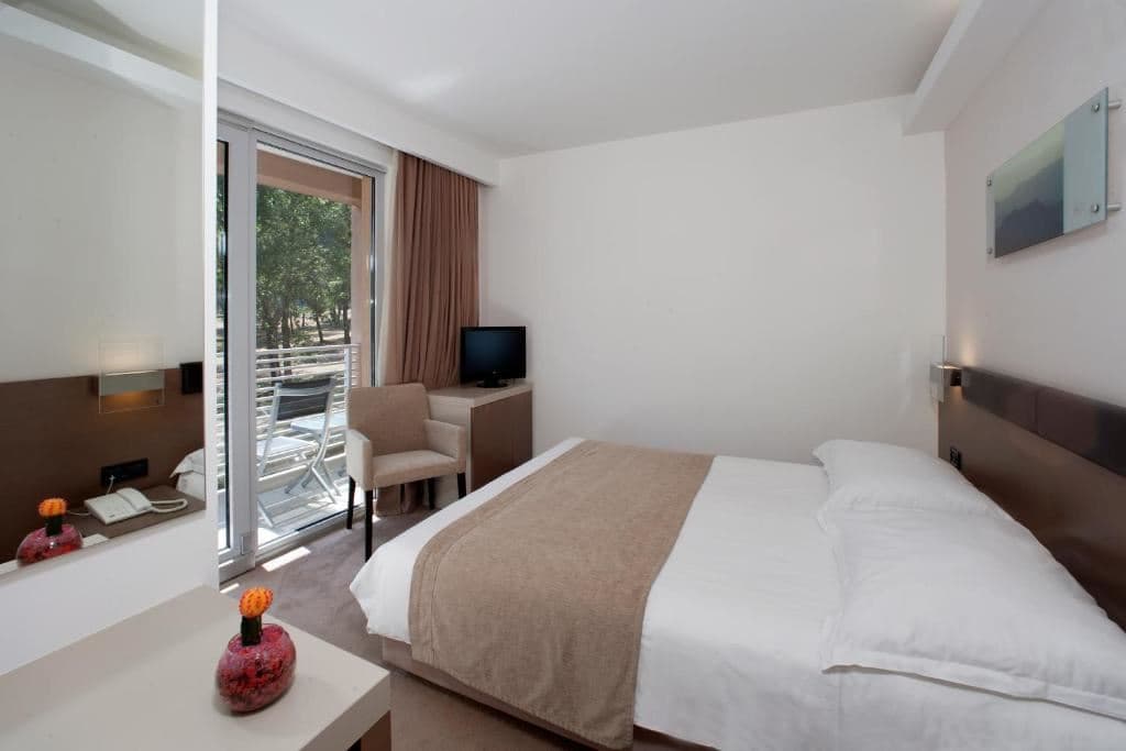 rooms-double-classic-room-balcony