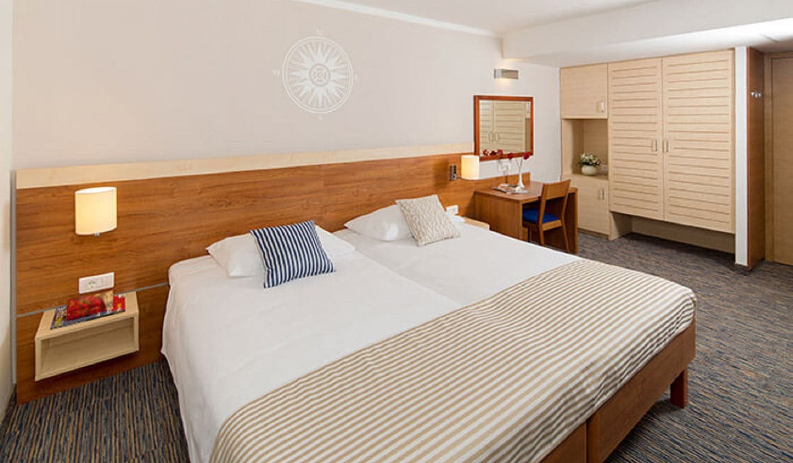 rooms-classic-room