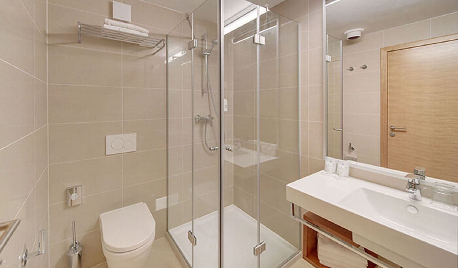rooms-single-use-superior-room-sea-side-balcony