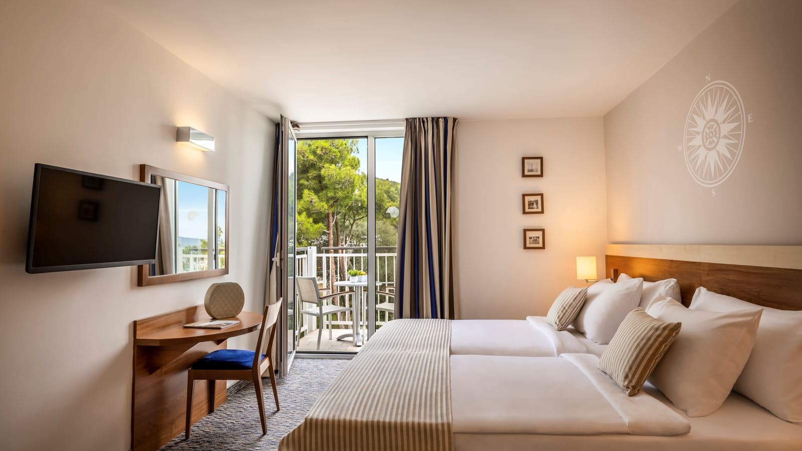 rooms-classic-room