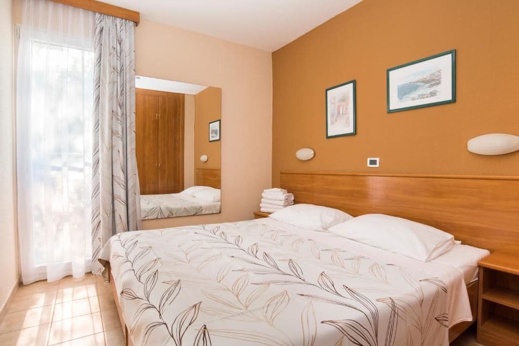 rooms-1-bedroom-superior-apartment-park-view-balcony