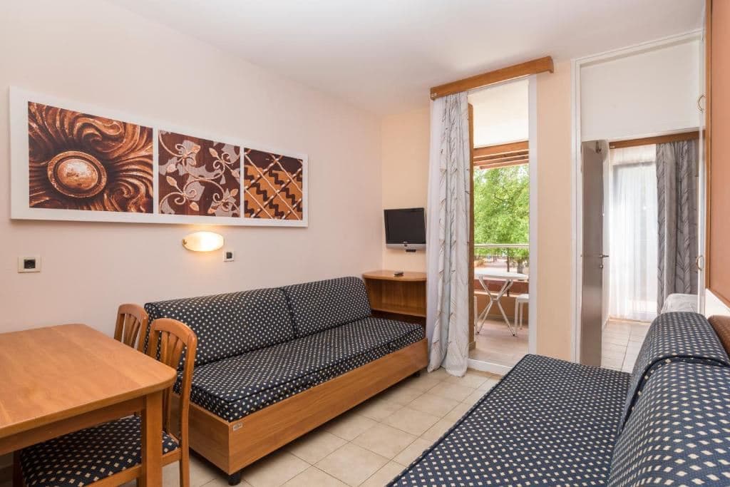 rooms-1-bedroom-superior-apartment-park-view-balcony