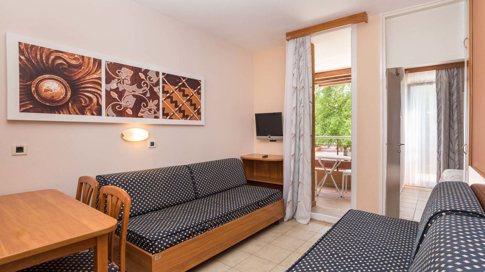 rooms-1-bedroom-superior-apartment-park-view-balcony