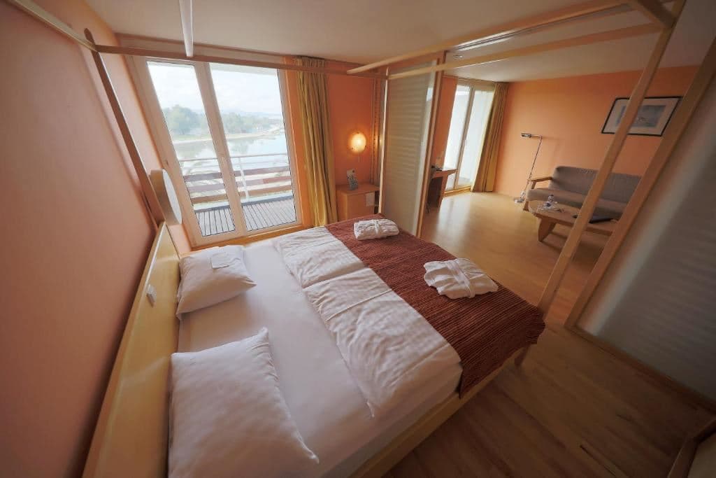 rooms-large-family-room
