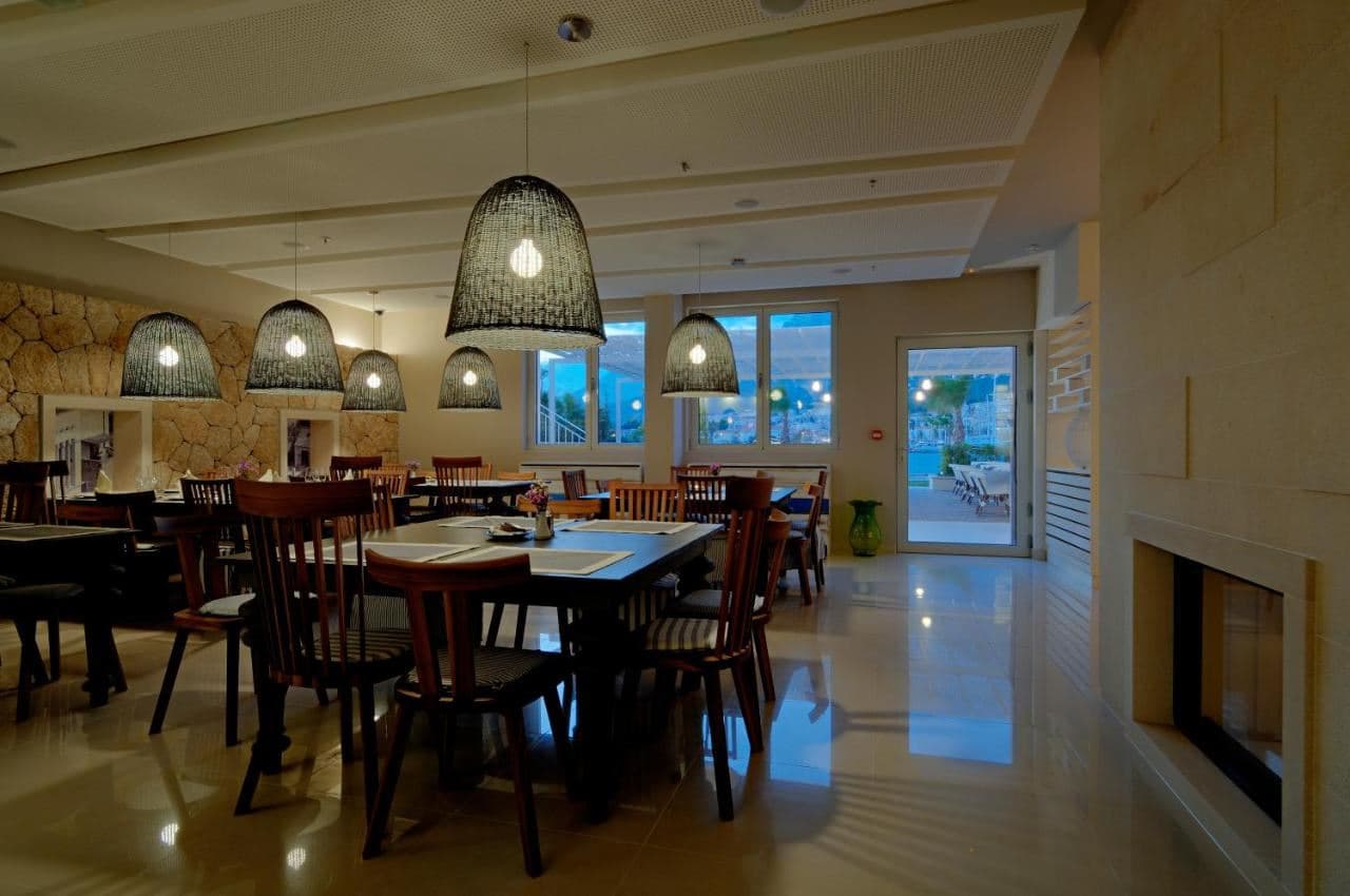 restaurants-restaurants