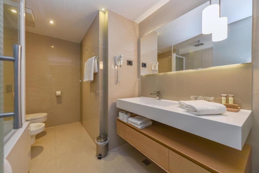 rooms-room-seaview