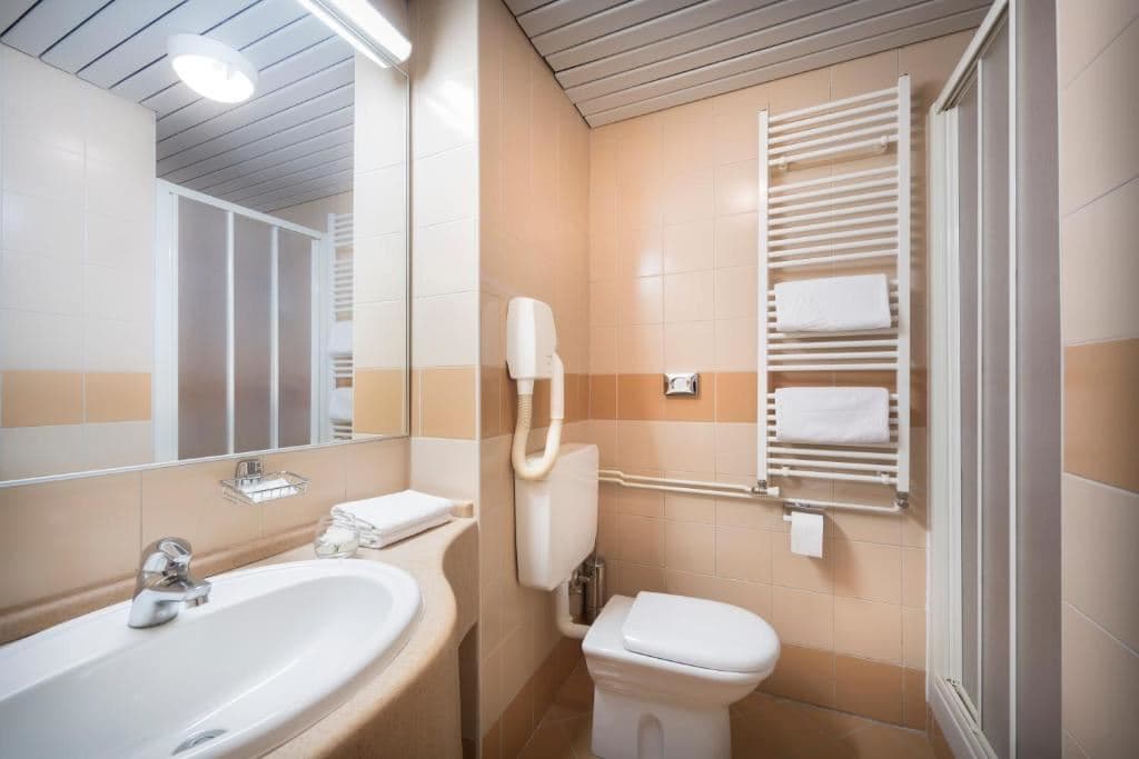 rooms-triple-superior-room-balcony