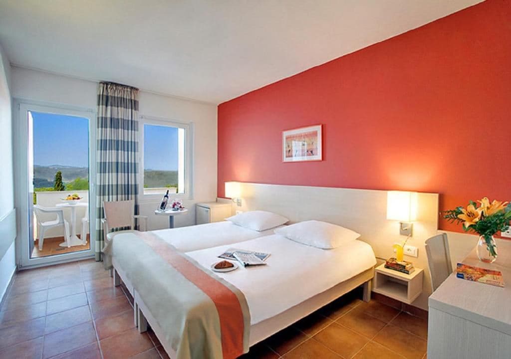 rooms-double-superior-room-seaside-balcony