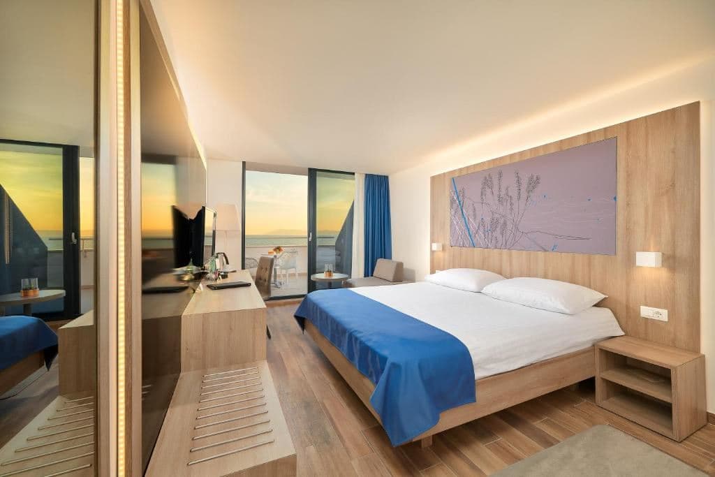 rooms-comfort-room-seaside-balcony