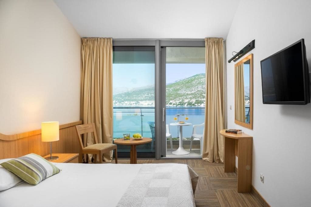 rooms-double-superior-room-seaside-balcony-or-terrace