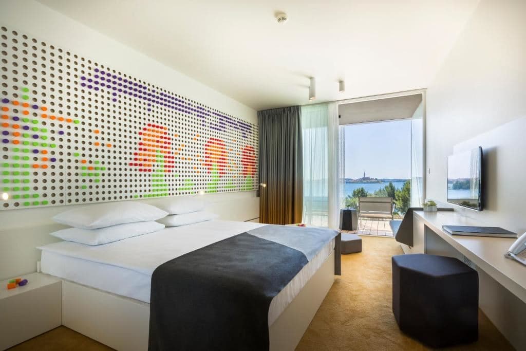 rooms-standard-room-seaside-balcony
