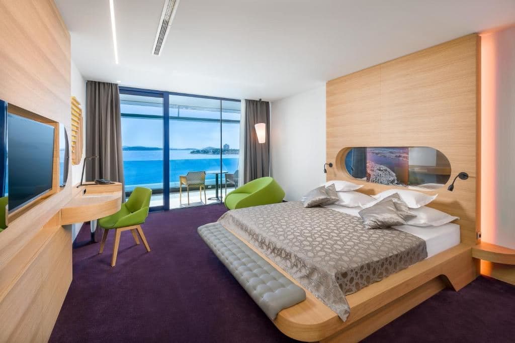 rooms-grand-suite-seaview-private-jacuzzi-terrace