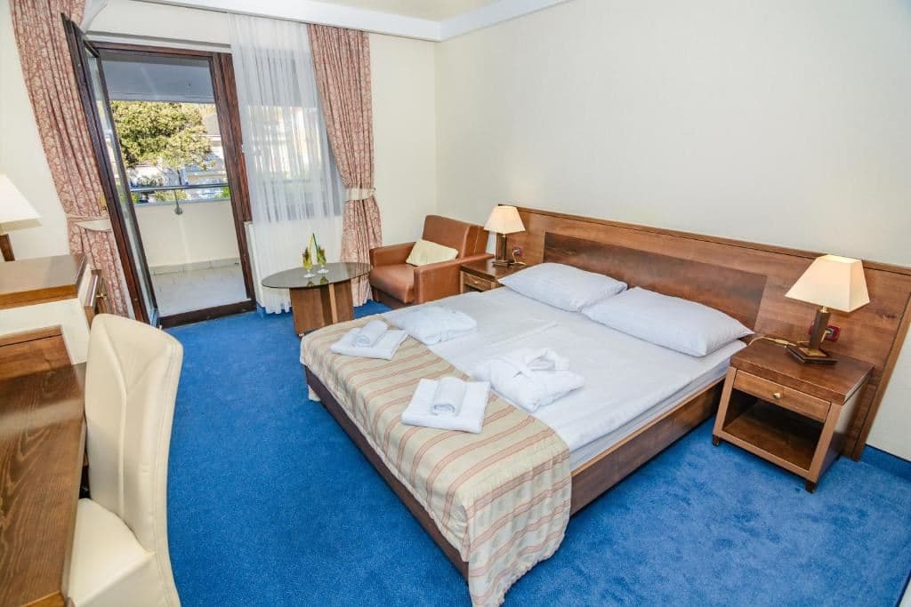 rooms-double-standard-room-balcony