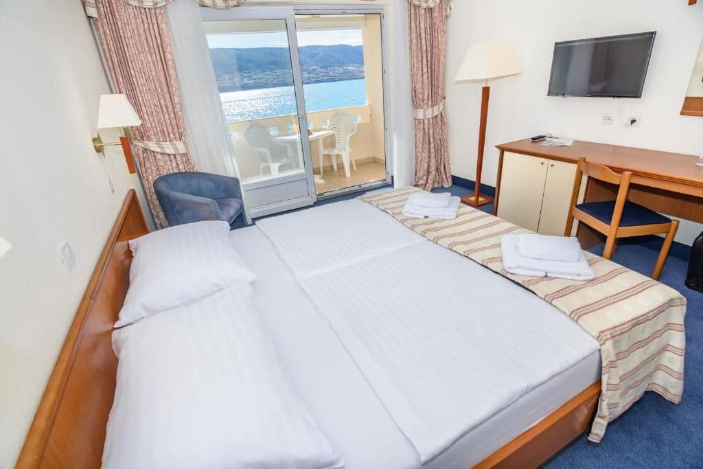 rooms-double-superior-room-seaview-balcony