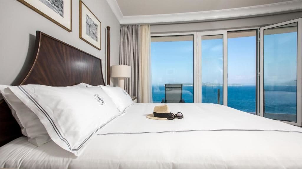 rooms-double-deluxe-room-seaview-balcony
