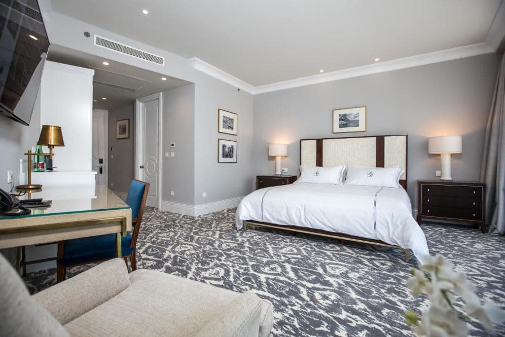 rooms-executive-room-seaview-balcony