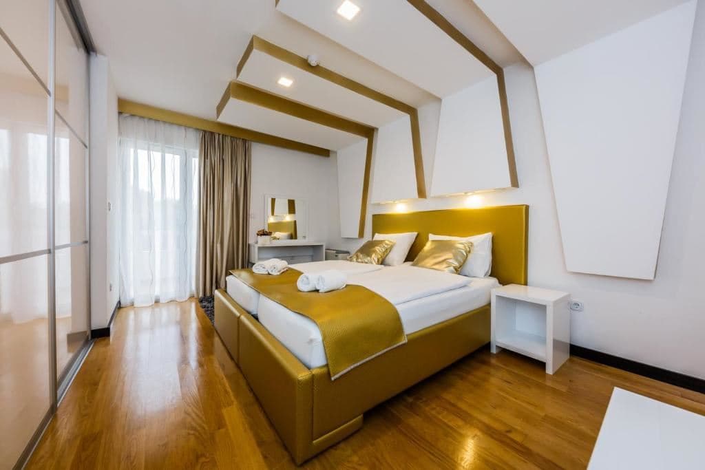 rooms-apartment-balcony-or-terrace