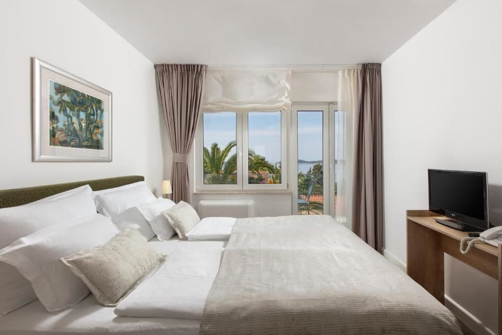 rooms-room-seaview-balcony