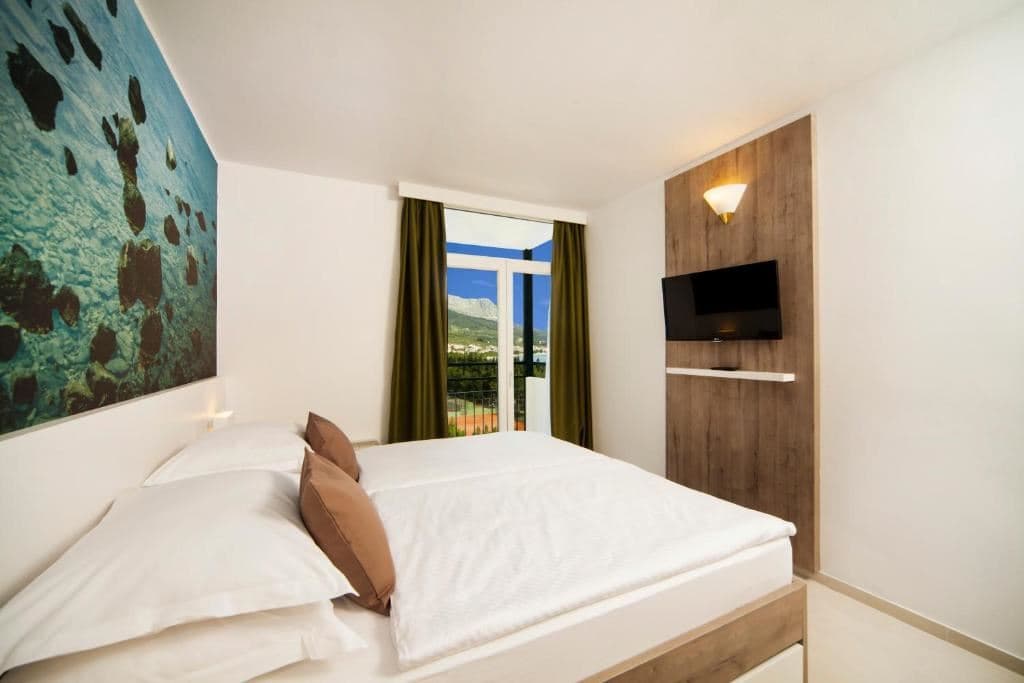 rooms-standard-room-seaside-balcony