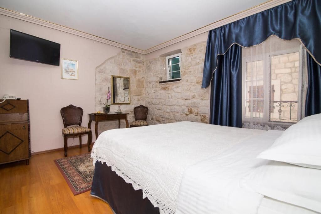 rooms-standard-room