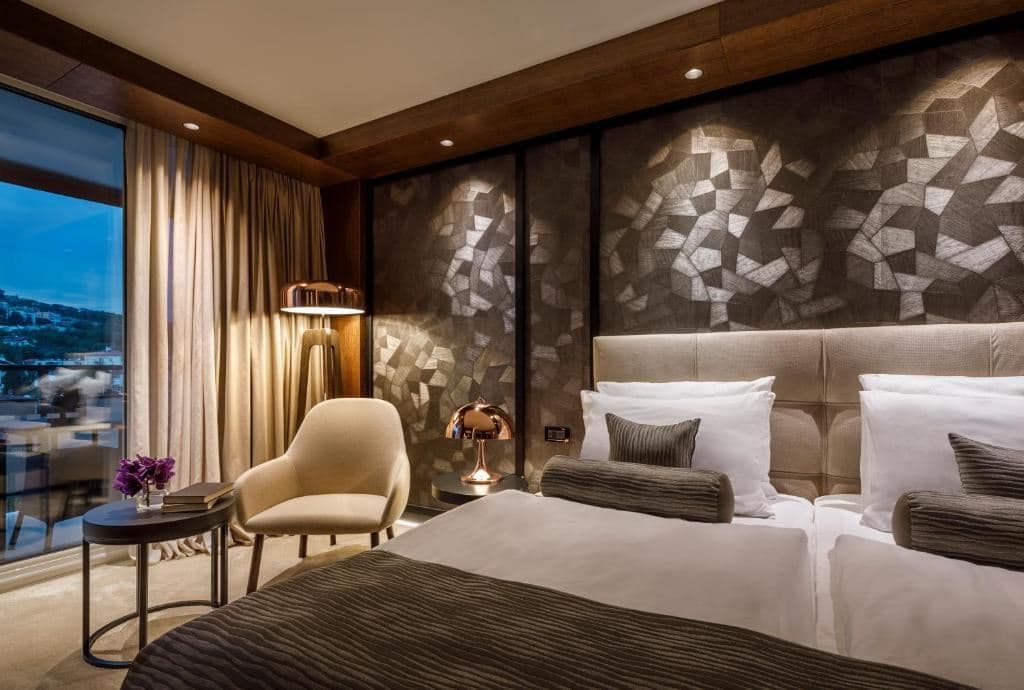 rooms-standard-room-park-view-balcony