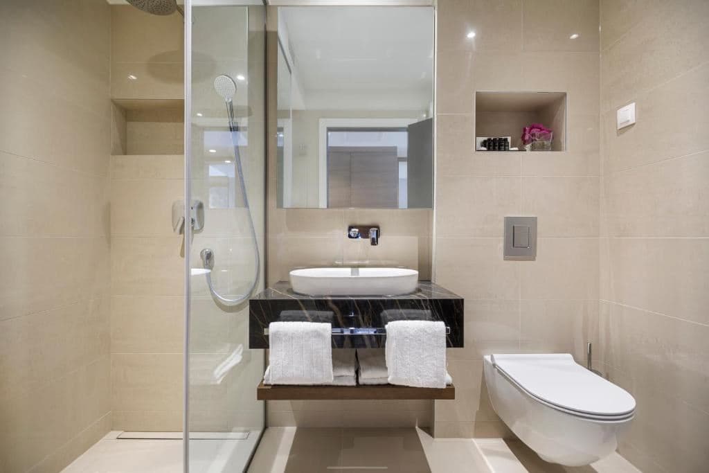 rooms-standard-room-park-view-balcony