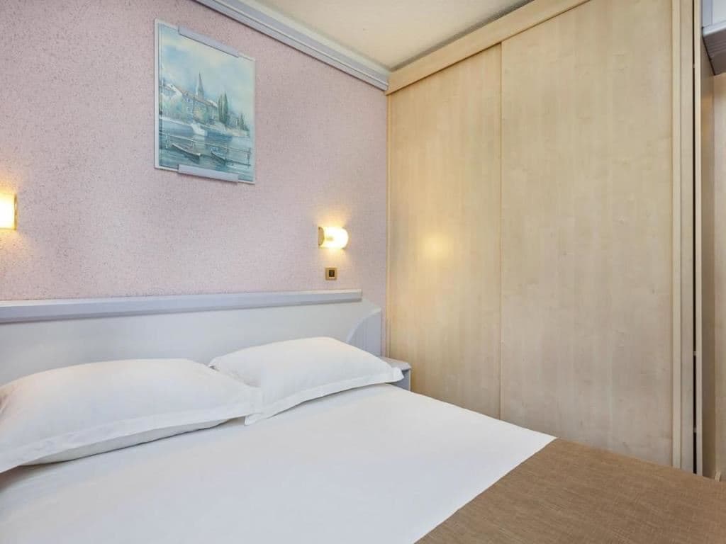 rooms-double-classic-room-balcony