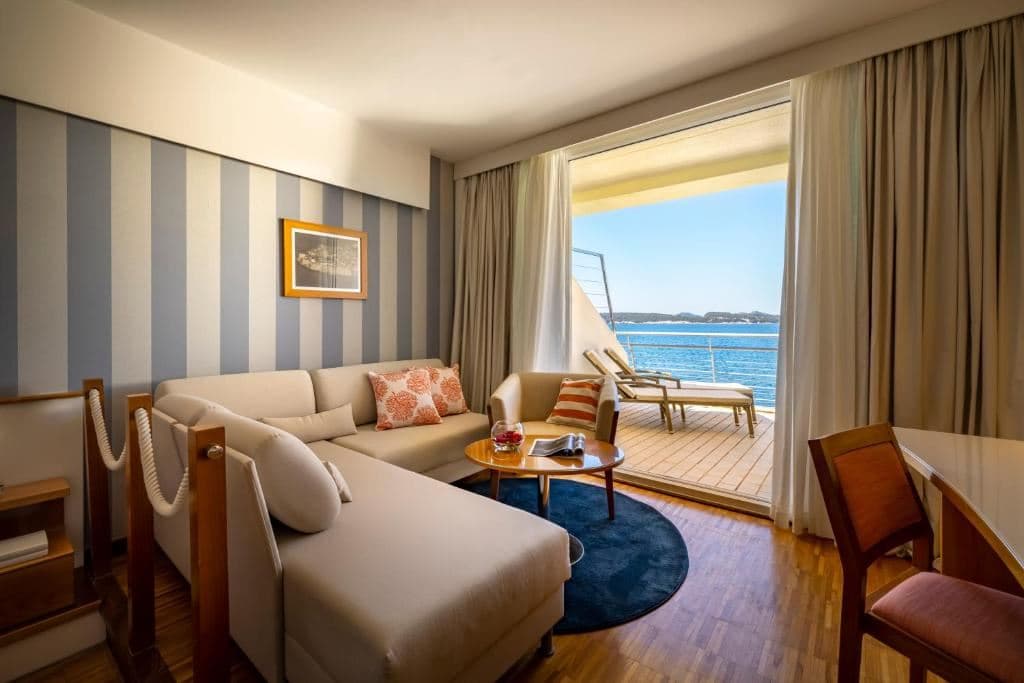 rooms-superior-room-sea-view-balcony-or-terrace
