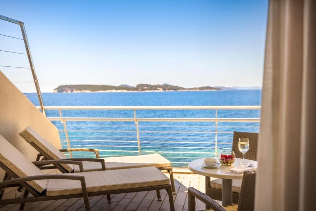 rooms-superior-room-sea-view-balcony-or-terrace