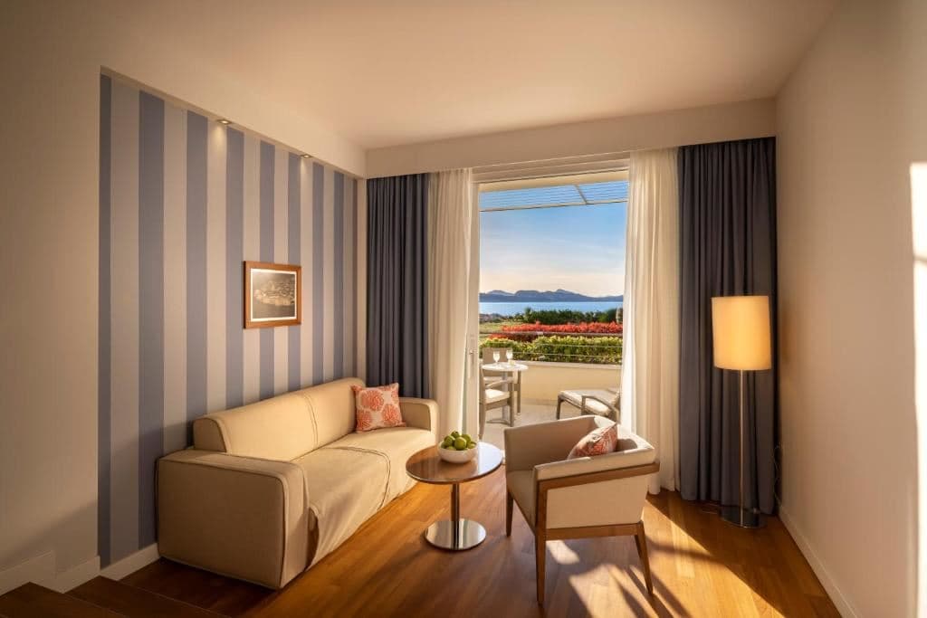 rooms-deluxe-room-sea-view-balcony-or-terrace