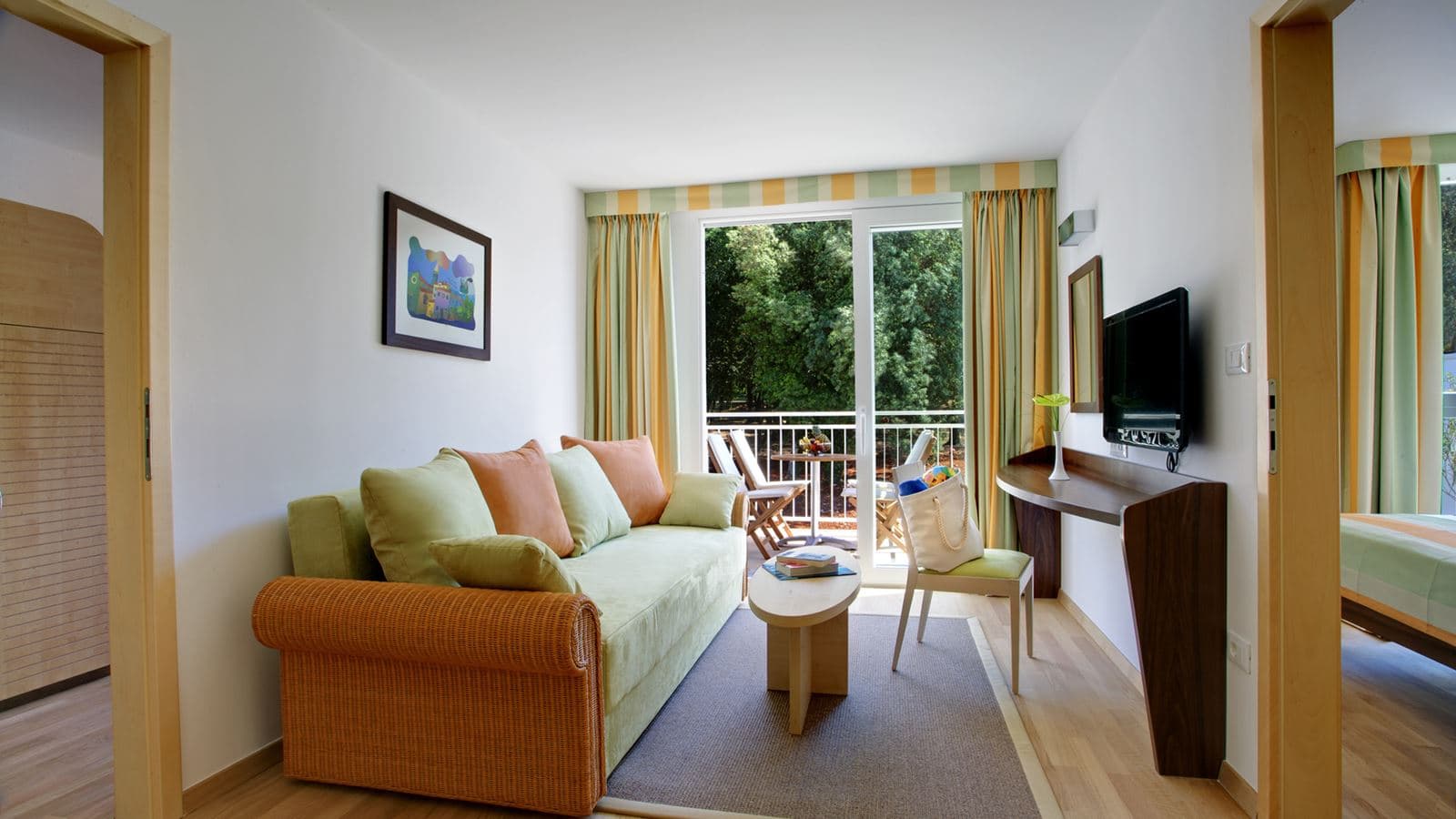 rooms-familysuite-balcony-or-terrace
