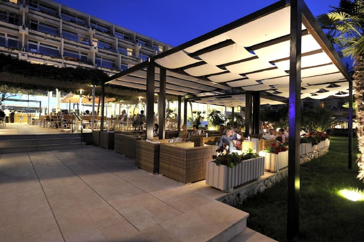 restaurants-restaurants