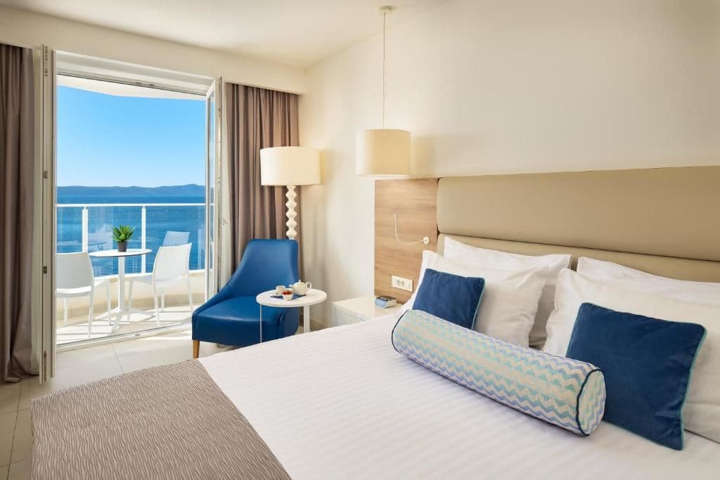 rooms-standard-room-seaview-balcony-or-terrace