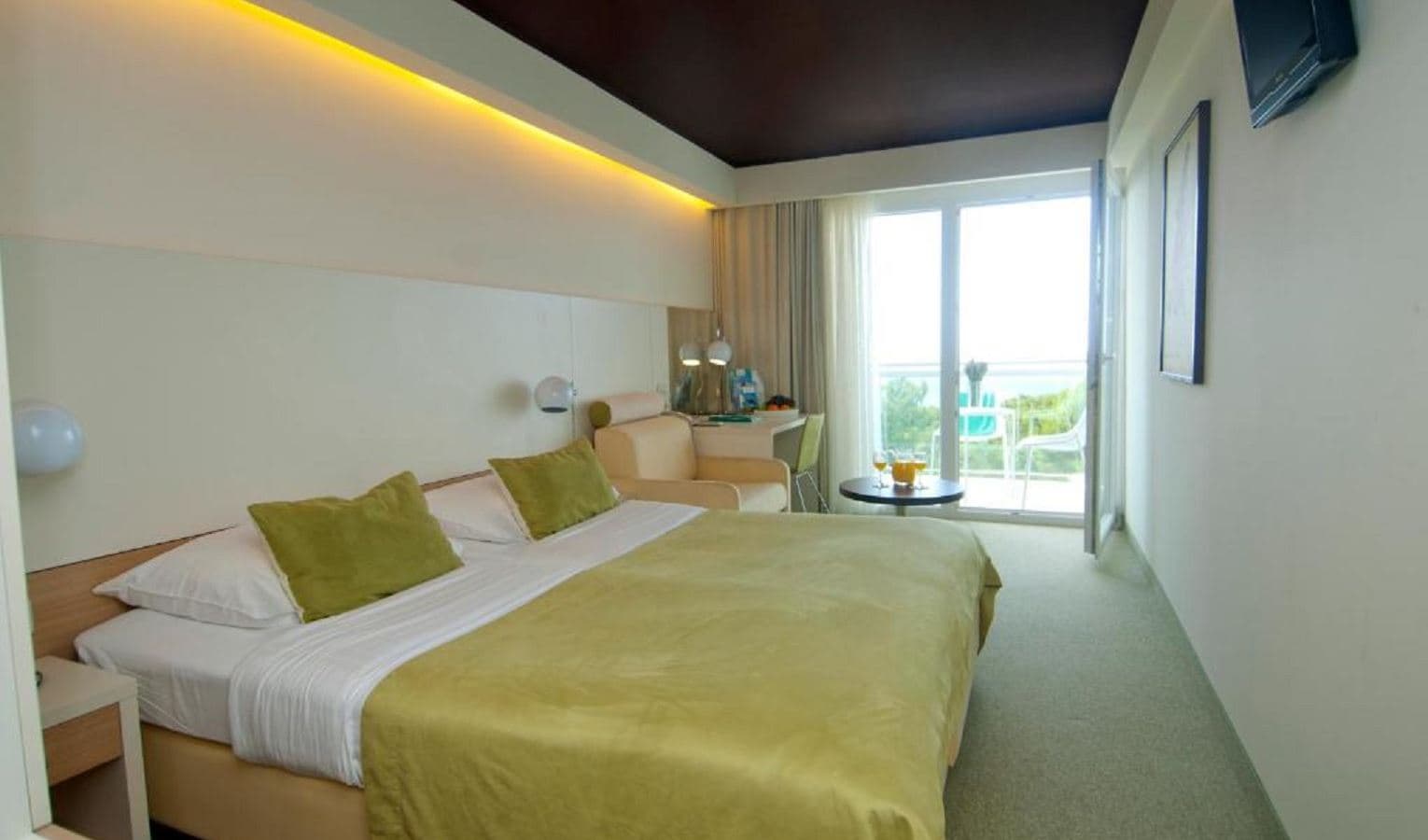 rooms-double-standard-room-park-view-balcony