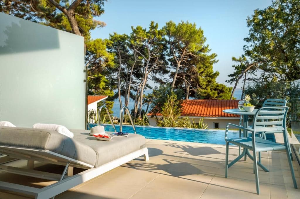 rooms-double-superior-room-pool-access-terrace