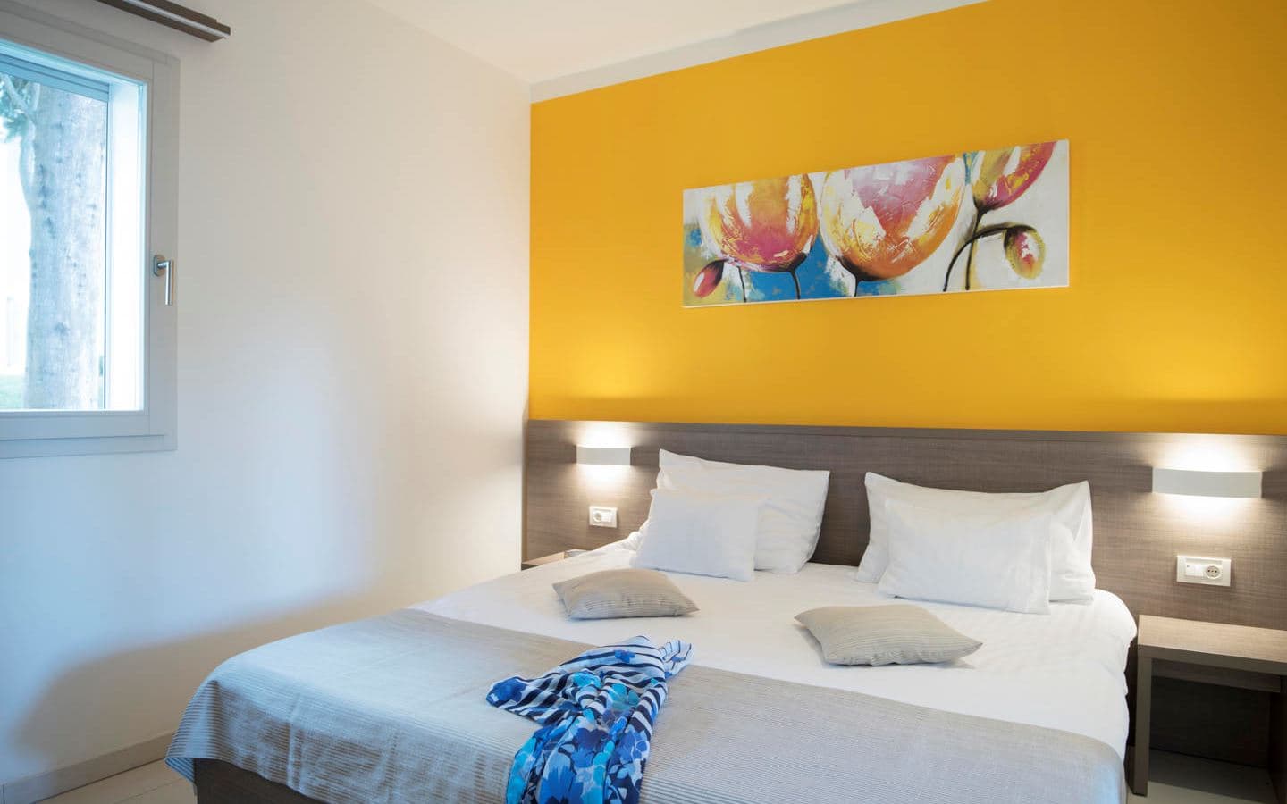 rooms-superior-apartment-balcony-or-terrace