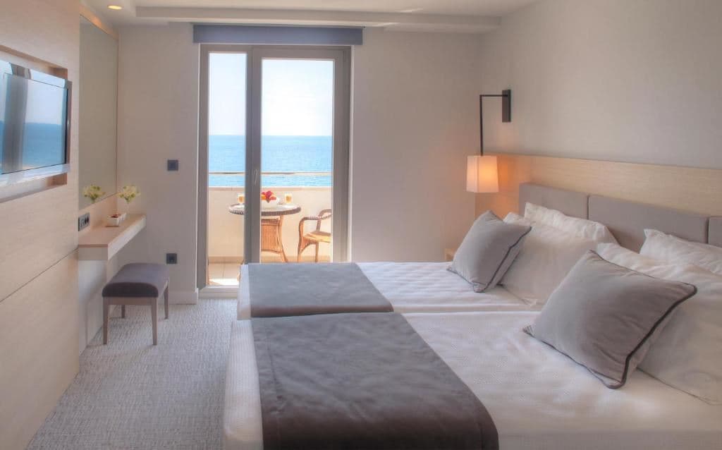rooms-executive-room-seaview-balcony