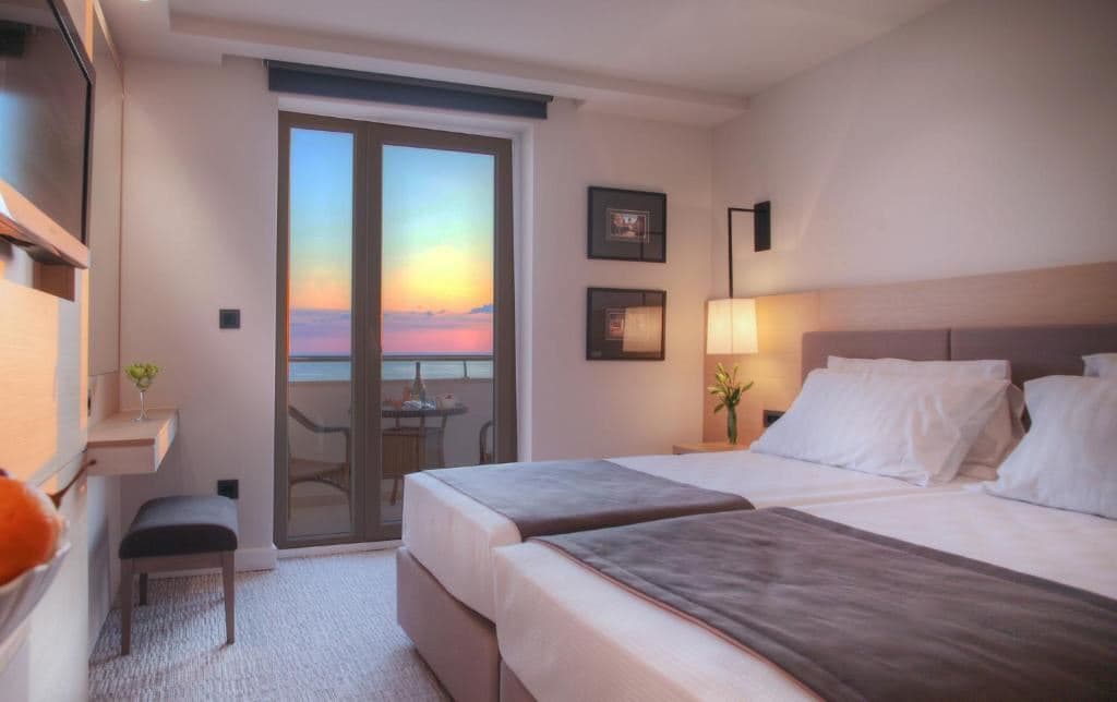 rooms-room-seaview-balcony