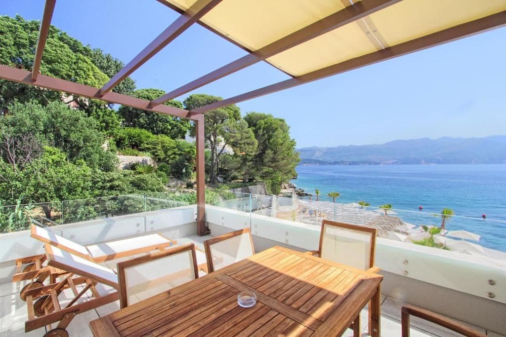 rooms-2-bedroom-suite-seaview-balcony